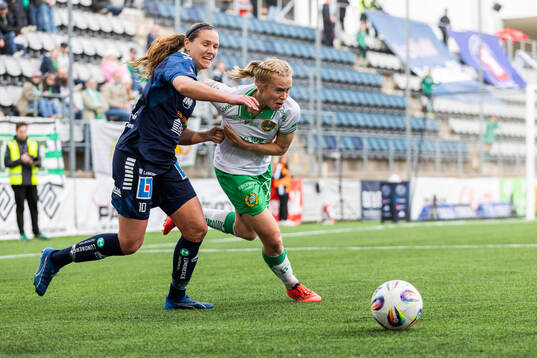 Linköpings Emma Lennartsson och Hammarbys Julie Blakstad
