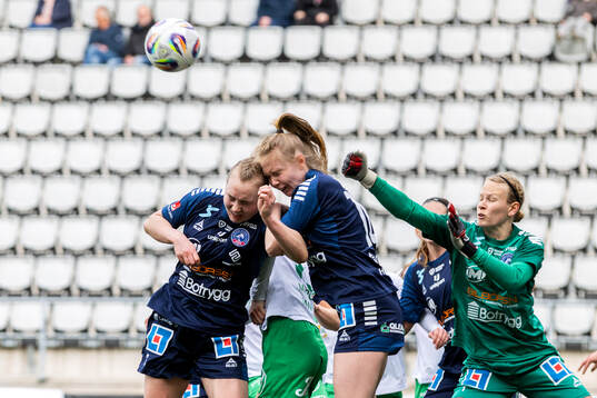 Linköpings Noor Eckhoff, Malin Johnsen Brenn och målvakt Cajsa Andersson