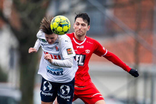 Åstorps FFs Leon Johansson och Bergdalens IKs Aleksandar Ceganjac