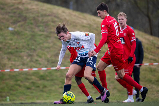 Åstorps FFs Leon Johansson och Bergdalens IKs Julius Dimitrievski