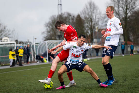 Åstorps FFs Haydil Kret och Bergdalens IKs Alex Lundh
