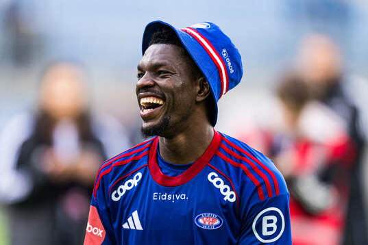 Fidel Brice Ambina of Vålerenga celebrates