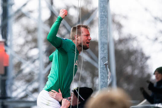 Jönköpings Södras Sebastian Crona jublar