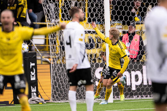 Elfsborgs Ari Sigurpálsson jublar efter 2-2