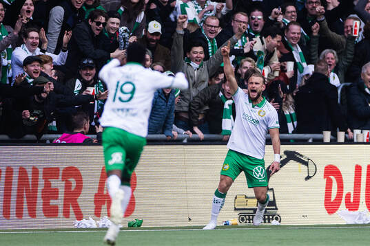 Hammarbys Simon Strand jublar efter 4-0
