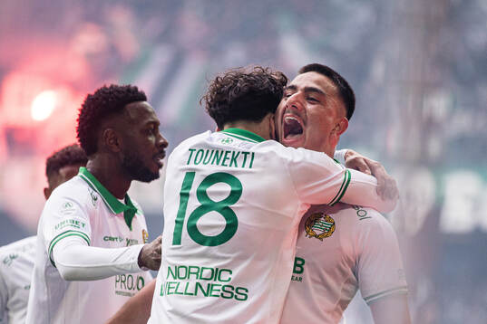 Hammarbys Jusef Erabi jublar med Sebastian Tounekti