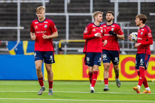 Östers Mattis Adolfsson jublar efter 4-2