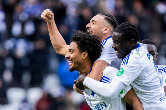 IFK Norrköpings Jesper Ceesay jublar med Moutaz Neffati och Kojo Peprah Oppong efter 4-1