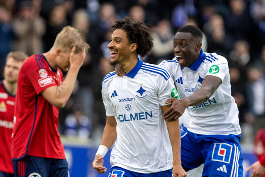 IFK Norrköpings Jesper Ceesay jublar med Kojo Peprah Oppong