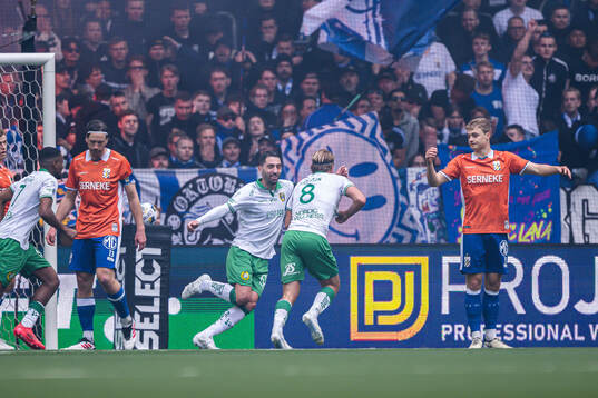 Hammarbys Nahir Besara och Markus Karlsson jublar efter 1-0