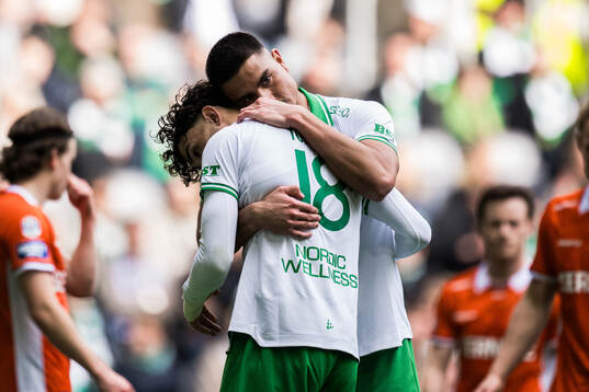 Hammarbys Sebastian Tounekti och Jusef Erabi jublar