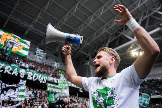 Hammarbys Simon Strand jublar