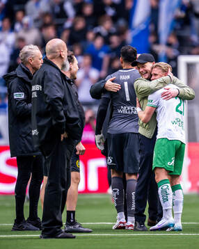 Hammarbys tränare Kim Hellberg och Simon Strand jublar