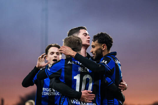 Sirius Adam Vikman, Robbie Ure och Melker Heier jublar med Joakim Persson efter 1-1