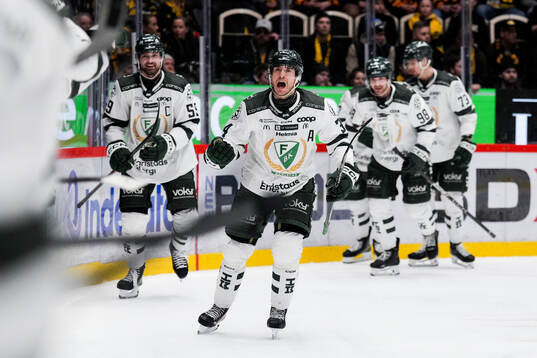 Färjestads Michael Lindqvist jublar