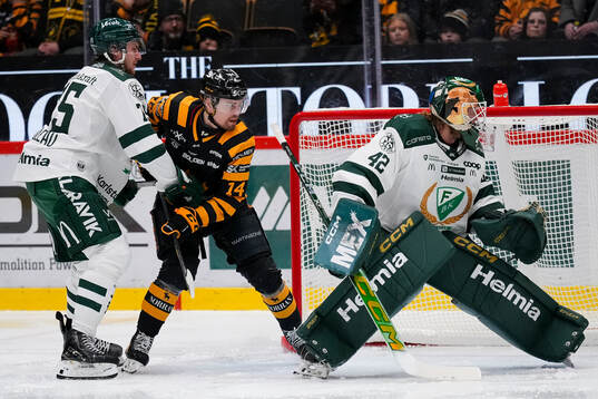 Färjestads Jeremy Salvas Groleau och målvakt Anders