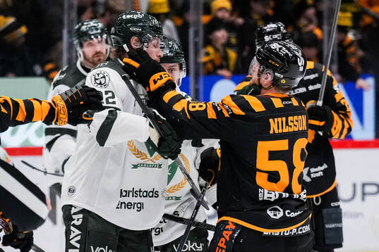 Färjestads Per Åslund och Skellefteås Oskar Nilsson