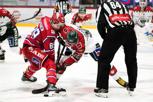 Timrås Oliver Kapanen och Frölundas Mikael Ruohomaa