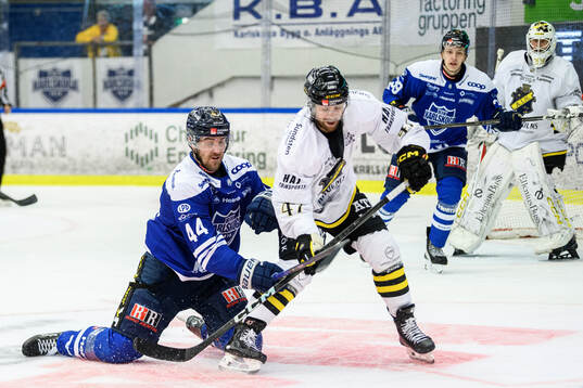 Karlskogas Jonatan Harju och AIKs Eric Norin