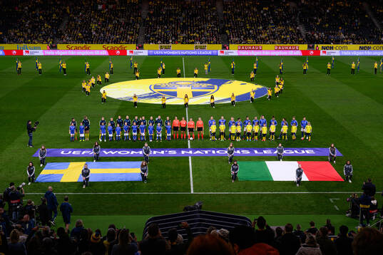 Players of Sweden and of Italy