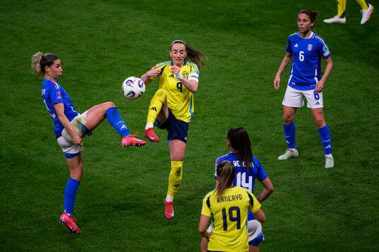 Emma Severini of Italy and Kosovare Asllani of Sweden