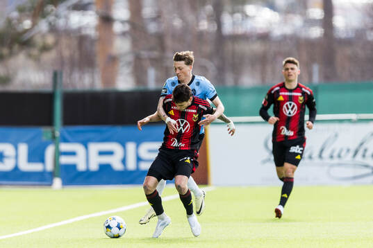 Östersunds Adrian Edqvist och Landskronas Kevin Jensen
