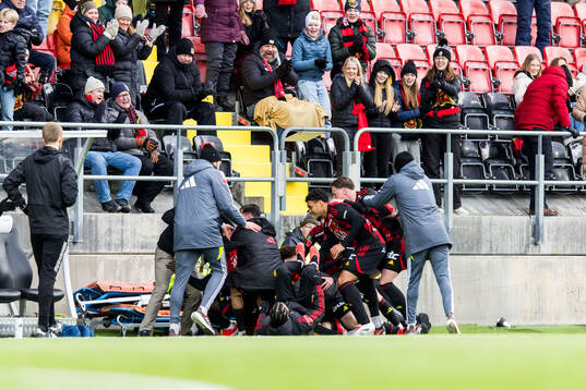 Östersunds Kalipha Jawla jublar efter 3-2