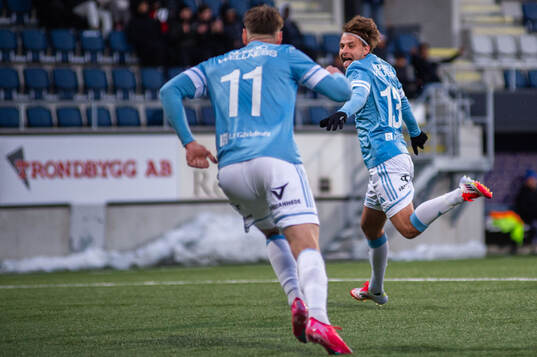 Gefles Måns Berggren jublar efter 1-0