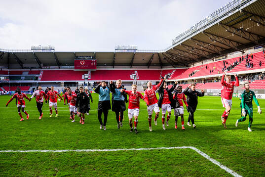 Kalmars spelare jublar