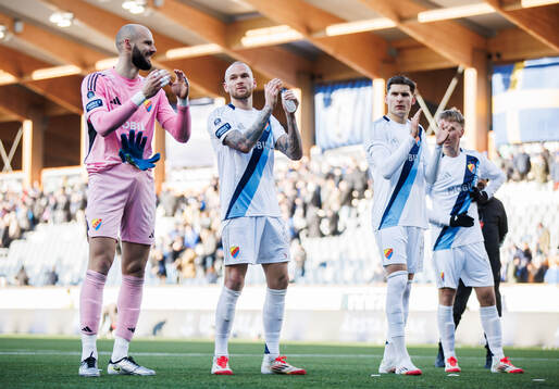 Djurgårdens målvakt Filip Manojlovic och Adam Ståhl jublar
