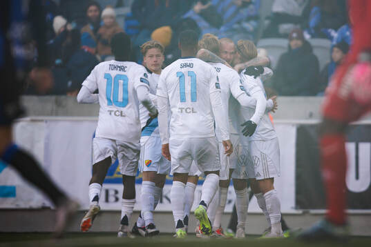 Djurgårdens Adam Ståhl jublar efter 0-1