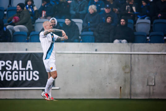 Djurgårdens Adam Ståhl jublar efter 0-1