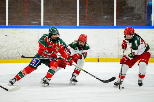 Frölundas Ella Hellman mot Modos Lova Karlström och