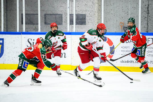 Frölundas Ella Thorbard och Modos Elsa Åberg