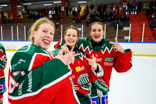 Frölundas målvakt Maja Helge, Edit Danielsson och Nellie