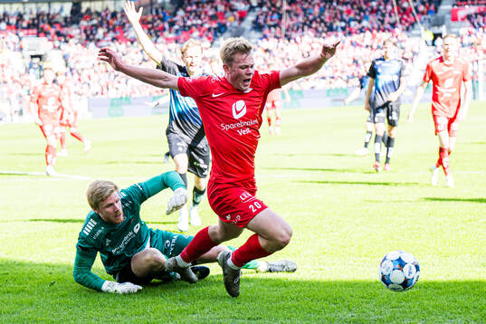 Jakob Let Haugaard of Tromsø and Aune Heggebø of Brann