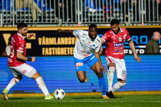 Värnamos Johnbosco Samuel Kalu och Degerfors Leon Hien