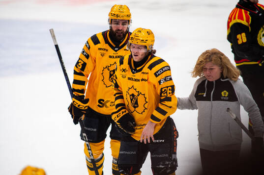 Skellefteås Anton Heikkinen har ont