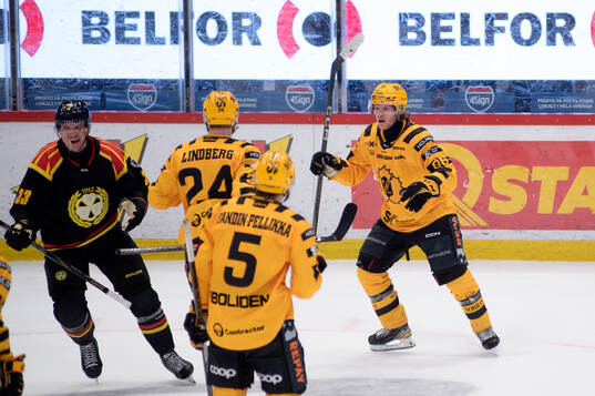 Skellefteås Anton Heikkinen jublar