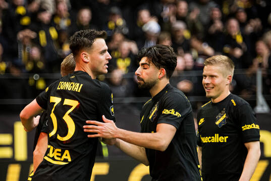 AIKs Áron Csongvai och Andronikos Kakoullis jublar efter 1-1