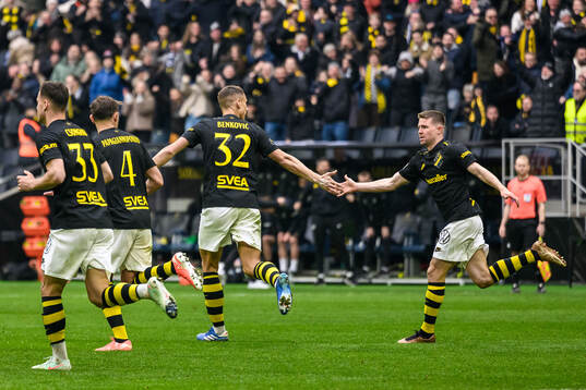 AIKs Mads Døhr Thychosen jublar efter 3-3