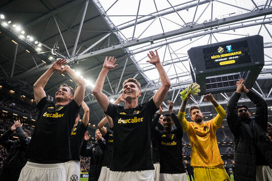 AIKs Áron Csongvai och Johan Hove jublar