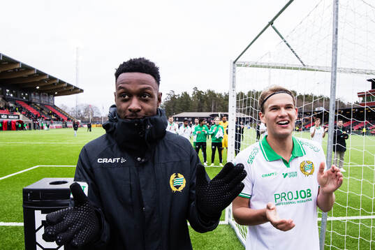 Hammarbys Shaquille Pinas och Markus Karlsson jublar