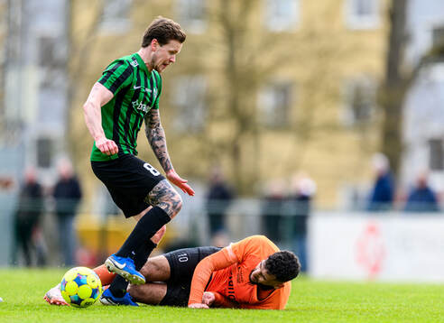 Högaborgs Niklas Mineur och Torns Omar Khattab