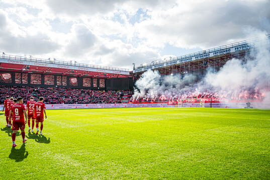 Spectators in the stands at Brann Stadion ahead of the Eliteserien match between Brann and Tromsø on April 6, 2025 in Bergen. 