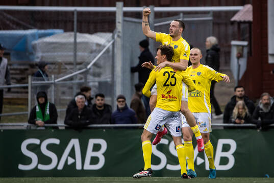 Falkenbergs Viktor Ekblom jublar