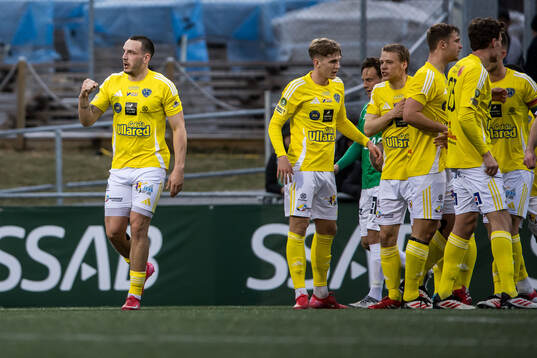 Falkenbergs Viktor Ekblom jublar