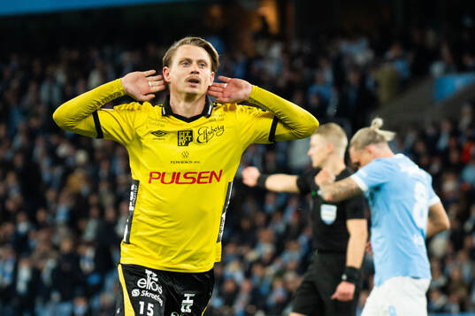 Elfsborgs Simon Hedlund jublar efter 1-1