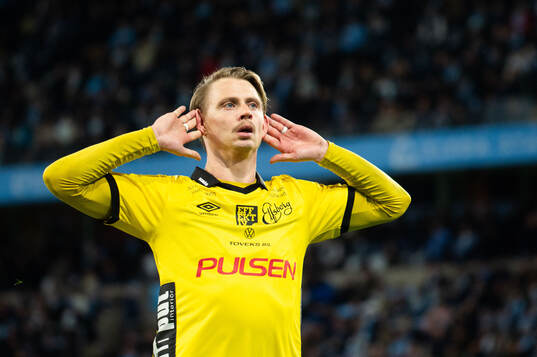 Elfsborgs Simon Hedlund jublar efter 1-1