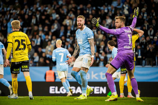 Malmö FFs Pontus Jansson och målvakt Ricardo Schuck